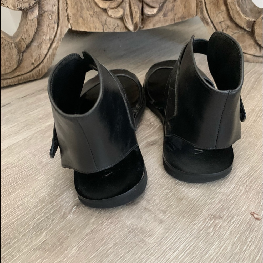 VINCE Sage Flat Sandal Black Leather Women’s 6.5 - Picture 3 of 9